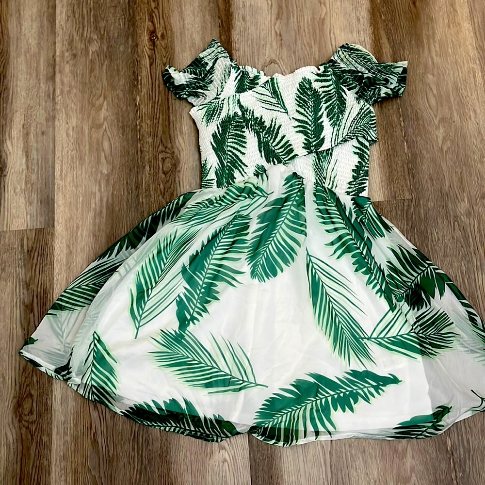Aakaa Palm Dress Size Large